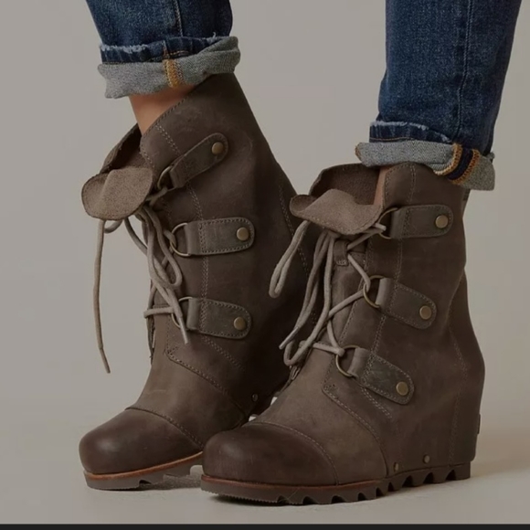 Sorel Shoes - Sorel Joan of Artic Leather Medieval Style Hidden Wedge Lace Up Boot